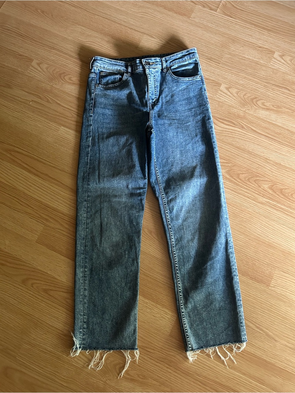 H&M Divided Medium Wash Raw Edge Straight Leg Jeans Women’s 10